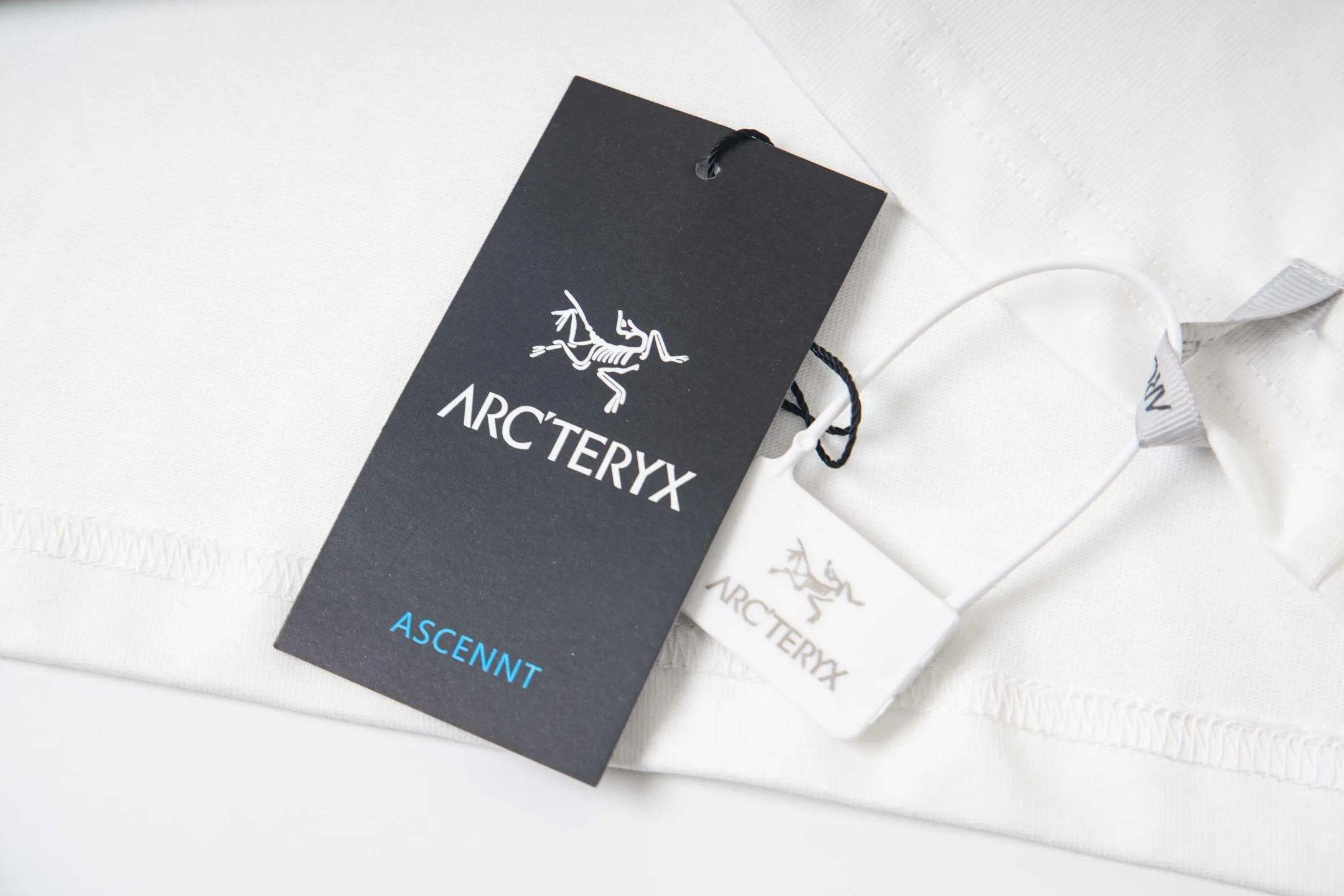 ARC'TERYX 25 Same Style ： ：White Black SIZE：XS-L